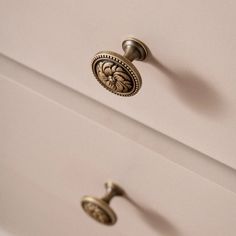 Door Knobs For Bedroom Cabinets Bathroom Decor College, College Bathroom Decor, Flower Knobs, Bathroom Door Knob, Bathroom Decor Themes, Unique Hardware, Door Handles Interior