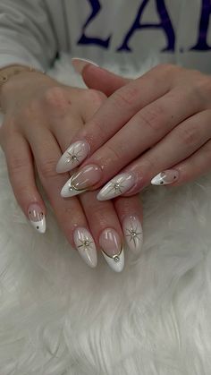 Cute Nail Designs For Graduation, Nail Ideas Cute Design, 26th Birthday Nail Ideas, White Gel Nails With Design Simple, White Asian Nails, Almond Cute Nails Design, Simple Art Nails, Gem Design Nails, Christmas / New Years Nails