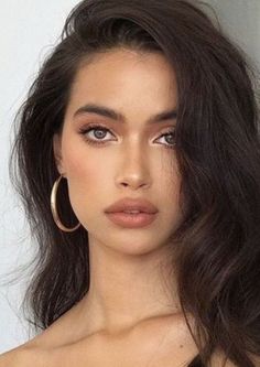 A bronze glow is perfect for minimal makeup looks. #bronze #dewyglow #glowmakeup #minimalmakeup Sunkissed Makeup, Mekap Mata, Minimal Makeup Look, Best Natural Makeup, Prom Makeup Looks, Minimal Makeup, Makijaż Smokey Eye, Long Dark Hair