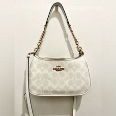 Coach white signature, print shoulder bag ! Coach Cream Shoulder Bag, Coach White Bag, White Coach Bag, 2000s Purse, Trust Myself, Pretty Tote Bags, Expensive Things, Dream Bag