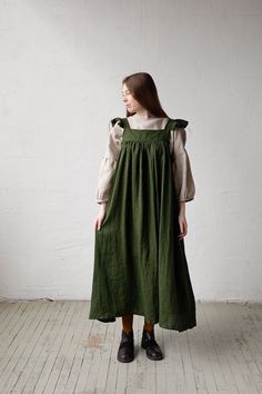 Pinafore Dress Outfit, Victorian Aprons, Dress With Wings, Linen Pinafore Dress, Cottage Dress, Green Cottage, Farm Dress, Linen Pinafore, Mode Zara