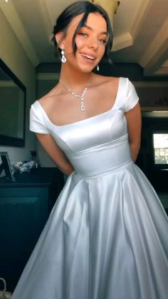 Simple Satin Wedding Dress, Glamouröse Outfits, Charming Wedding, Dream Wedding Ideas Dresses, Prom Dress Inspiration, فستان سهرة, Pretty Prom Dresses, Satin Wedding Dress, Satin Wedding