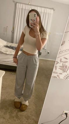 Basic Spring Outfits For School, School Fit Inspo Spring, Teen Girl Outfits 2024, Outfit Ideas Basic White Girl, Aesthetic Basic Outfits, Basic School Fits, Basic Cute Outfits, Spring Fits For School, Teen Girl Outfits For School