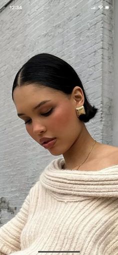 Nara Smith Makeup, Nara Smith Modeling, Nara Smith Hair, Nara Smith Aesthetic, Nara Smith Outfits, Short Haircuts Black Hair, Nara Smith, Gilded Lily, Germany Fashion