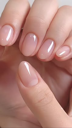 Nails For The Office, Gel Nails On Natural Nails, Short Polygel Nail Ideas, Clean Summer Nails, Work Nails Professional, Short Clean Nails, Milky Nails, Minimalist Nail Art