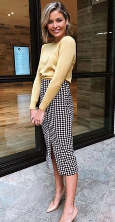 Skirt Diy, Spring Work Outfits, Plaid Pencil Skirt, Summer Work, Summer Work Outfits, Mode Casual, Casual Work Outfits, Looks Chic, Plaid Skirt