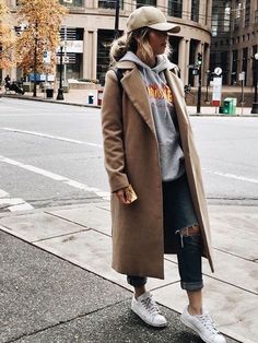 Looks Estilosos Para Usar No Outono Inverno - 20 looks fofos para usar no outono inverno Camel Coat Street Style, Meryl Streep, Street Style Chic, Urban Wear, Fashion Streetwear, Fashion 2018