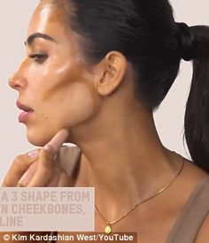 Kim Kardashian Makeup Contouring, Kardashian Makeup Tutorial, Creme Contour, Kardashian Makeup, Kim Kardashian Makeup, Contour And Highlight, Contour Makeup Tutorial, Makeup Face Charts, Nose Contouring