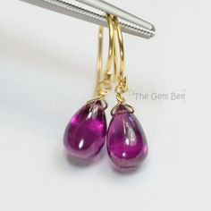 DESCRIPTION: Thank you for coming in! Spectacular 18K solid yellow gold earrings with finest rhodolite garnet teardrop briolettes! It looks much much nicer in person! DIMENSION: 0.8 Inch Total Length. WEIGHT: Appr. 9.10 Carats MATERIAL: 18K Solid Yellow Gold, Garnet Briolette Earrings, Yellow Gold Earrings, Gold Sun, Baroque Pearl Necklace, Rhodolite Garnet, Swiss Blue Topaz, Yellow Gold Earring, Fine Jewellery Earrings, Solid Yellow