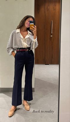 work simple chick outfits fit fitcheck classy fashion george russell mercedes amg f1 formula1 wags Corporate Outfit, Internship Outfit, Mode Hippie, Corporate Attire, Professional Outfits Women, Business Outfits Women, Stylish Work Attire, Paris Mode, Office Outfits Women