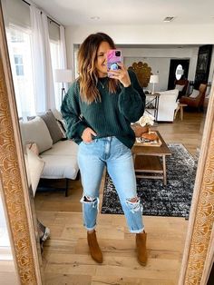 Mom Outfits Fall, Trendy Mom Outfits, Winter Mode Outfits, Jeans Outfit Fall, Booties Outfit, Mom Jeans Outfit, Simple Fall Outfits, Pullover Outfit, Trendy Mom