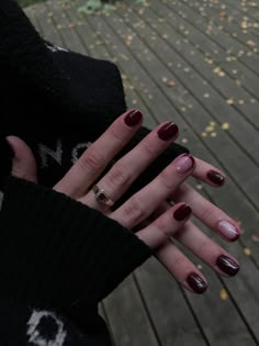 Red Nails On Short Nails, Short Autumnal Gel Nails, Short Nails Art Square, Short Nail Design Autumn, Wine Red Nails Designs Short, Short Autumn Gel Nails, Fall Aesthetic Nails Short, Red Short Nails Aesthetic, Short Nail Designs Dark Red