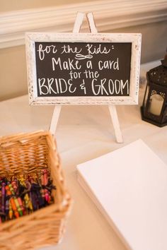 a sign that says for the kids make a card for the bride and groom