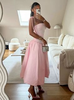 #summerdress #outfits #pinkdress #birthdaydress Yellow Maxi Dress Black Woman, Pink Puff Dress, Modest Birthday Outfit, Date Night Outfit Ideas, Night Outfit Ideas, Puff Dress, Looks Black, Brunch Outfit, Cute Simple Outfits