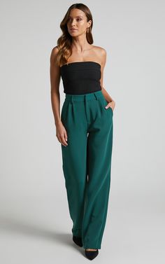 Make a statement in our Lorcan Pants - High Waisted Tailored Pants In Forest Green. These pants are perfect for those who want to stand out at work or play. The forest green color is both bold and stylish, making it the perfect addition to your wardrobe this season.Crafted from high-quality materials, these pants are not only fashionable but also incredibly comfortable. Perfect for all-day wear, they feature a high waist that accentuates your figure and elongates your legs. The tailored fit crea Emerald Green And Black Outfit Classy, Green Dress Pants Outfit, Dark Green Trousers Outfit, Emerald Green Pants Outfit, Green Pant Outfit, Trousers Outfit For Women, Forest Green Outfit, Teal Pants Outfit, Emerald Green Pants