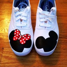 How cute are these shoes! Mickey Mouse Sneakers, Painted Keds, Minnie Shoes, Disney Painted Shoes, Mickey Shoes, Silhouette Disney, Mickey Mouse Shoes, Shoe Painting, Minnie Mouse Shoes