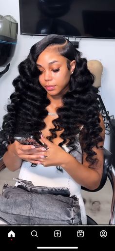 Sow Ins Weave Curly, Quick Weave With Wand Curls, Long Wavy Quick Weave Black Women, Wand Curls Black Women Middle Part, Wand Curls Black Women Side Part, Quick Weave Crimps Hairstyles, Side Part Curls Quick Weave, Wand Curls Side Part Wig, Side Part Wind Curls