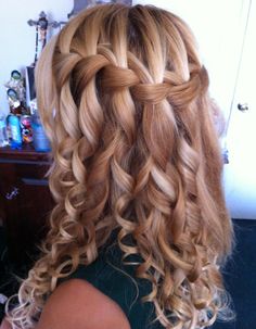 med length hair with curls | Hairstyles For Medium Length Curly Hair Trends in 2013 Pictures Curly Hair Trends, Medium Length Curly Hair, Braids With Curls, Pretty Hair, Great Hair, Hair Dos, Gorgeous Hair, Prom Hair, Pretty Hairstyles