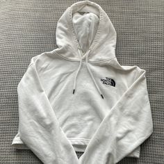 Size Medium North Face Cropped Hoodie No Stains And Smoke Free Home Literally Looks Brand New Comfy Just Too Short For Me Now! 2025 Style, Xmas Wishlist, Essential Hoodie, North Face Hoodie, Cute Simple Wallpapers, Simple Wallpapers, Too Short, North Face Women, Me Now