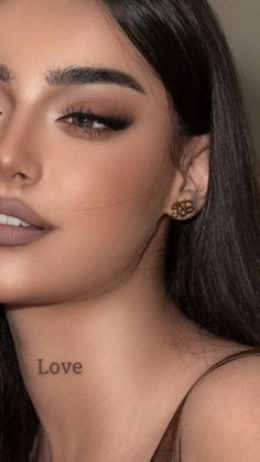 Approximately 55 to 79 percent of the world's population has brown eyes, making them the most prevalent eye color. However, brown eyes are by no means boring. You can choose from a wide range of Prom Makeup Looks For Beige Dress, Makeup On Brown Skin Mexican, Make Up Inspo For Morena, Subtle Brown Makeup, Night Event Makeup Look, Make Up For Wedding Guest Brown Eyes, Brownie Makeup Look, Graduation Makeup For Morena, Brown Neutral Makeup