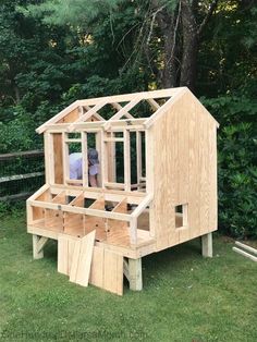 a small wooden house sitting in the grass