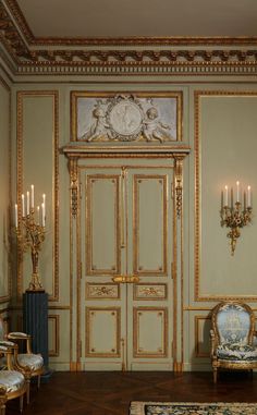 an ornately decorated room with gold trimmings and fancy chairs in front of the door