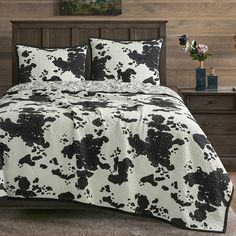 Cowhide Print Reversible Quilt Set Black/White - Western Bedding - Your Western Decor Ranch Style Bedroom, Cowhide Decor, Western Quilts, Complete Bedding Set, Western Bedding, Cowhide Print, King Size Bedding Sets, King Pillows, White Cow