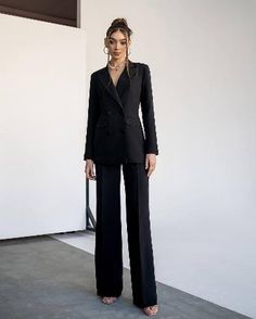 Womans Pant Suit, Pantsuit For Women, Formal Suits For Women, Women Wide Leg Pants, Future Lawyer, Black Pantsuit, Classic Clothes, Woman Suit, Blazer Outfits For Women