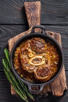 Osso Bucco Recipe, Osso Buco Recipe, Osso Bucco, Veal Recipes, Ina Garten Recipes, Italian Recipes Traditional, Jamie Oliver Recipes, Roast Dinner, Carne Asada