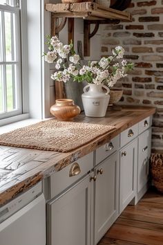 the kitchen counter is clean and ready for us to use