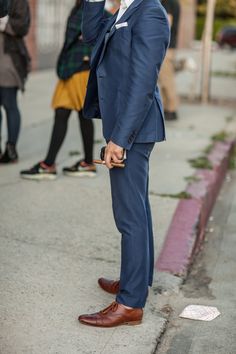 Blue suit. Gentlemen Style. Streetstyle, Men's Fashion, menswear Gentleman Mode, Style Gentleman, A Man In A Suit, Man In A Suit, Navy Dress Pants, Leather Oxford Shoes, Suit Style