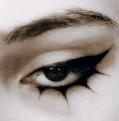 Maquillage Goth, Black And White Makeup, Cute Eye Makeup, Graphic Makeup, White Makeup