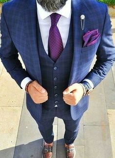 Blue Three Piece Suit, Terno Slim Fit, Modern Fit Suit, A Man In A Suit, Men's Business Outfits, Man In A Suit, Blue Suit Men, Navy Blue Suit, Custom Suit