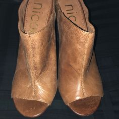 Nwot Nicole Brown Heeled Mule. Signature “Nicole” Interior Label And Sole. Pictures Indicate The Condition Of The Casual/ Dress Shoe. Nicole Brown, Tan Mules, Heeled Mule, Black Leather Mules, Clogs And Mules, Brown Leather Heels, Casual Dress Shoes, Square Toe Heels, Brown Heels