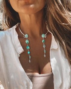 Turquoise Necklace With Wedding Dress, Glam Jewelry Aesthetic, Turquoise Jewelry Making Ideas, Turquoise Jewelry With Wedding Dress, Bride With Turquoise Jewelry, Western Wedding Jewelry Brides, Turquoise Bridal Jewelry, Tourqouis Jewelry, Turquoise Necklace Outfit