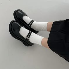 Adorable Mary Jane-Esque Shoes With A Rounded Toe And Double Strap Feature. Nwt In The Box! Marry Janes Shoe, Marry Jane Shoes Outfits, Mary Janes Outfit, Marry Jane, Leather Mary Jane Shoes, Digital Wardrobe, Cute Shoes Heels, Platform Mary Janes, Mary Jane Flats