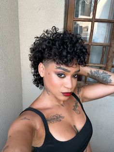 #mullet #curly #penteados Shaved Curly Pixie, Curly Mullhawk, Curly Hair Shaved Sides Woman, Short Curly Mullet Hairstyle Women, Curly Pixie Mullet, Curly Mullet Women, Curly Mullet Hairstyle Women Black, 4c Mullet, Short Mullet Curly Hair