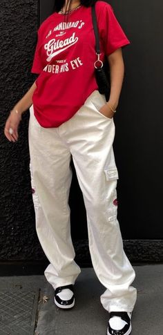 Fitted Casual Outfits, Cargos And Baggy Shirt, Sporty Fashion Aesthetic, Tomboy Fits Aesthetic, Red Shirt White Pants Outfit, Colors That Go With Cream Outfits, Track Suits Women 2000s, Streetwear Fashion Inspiration, Baggy Outfits For Summer