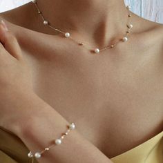 Multiple Pearl Necklace and Bracelet Set, Dainty Minimalist Pearls Choker, Bridesmaid Gift, Wedding Necklace, Birthday Gift for Her, Christmas Gift S H O W ∙ Y O U R ∙ S T Y L E 😍 UNIQUE ♥ Crafted with handmade natural pearls and 18K gold plating, this beautiful necklace and bracelet is a versatile accessory for her, perfect for daily wear or special occasions. 🎁 PERFECT GIFT ♥ Surprise your loved ones with this exclusive gift, ideal for bridesmaids, weddings, birthdays, or Christmas celebrati Pearl Wedding Sets Jewelry, Girly Necklace Aesthetic, Elegant Jewellery Classy, Gold Chain With Pearls, Pearl Jewellery Aesthetic, Cute Chains For Women, Elegant Pearl Necklace, Elegant Jewelry Aesthetic, Pearl Accessories Wedding