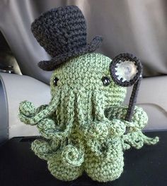 Cthulhu - Free Pattern Crochet Octopus, Haken Baby, Cthulhu, 로고 디자인, Crochet Dolls, Crochet Animals, Yarn Crafts, Crochet Crafts