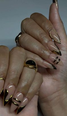 Music Design Nails, Picture Day Nails, Green And Silver Nails Ideas, Black Nail Designs Trending Now, Easy Gel X Designs, Dope Nail Designs Short Length, Gold Detail Nails, Cleopatra Nails, Minimalist Almond Nails