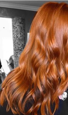 Love this cooper tone Cooper Ginger Hair, Cooper Hair Color, Cooper Hair, Schwarzkopf Hair Color, Cheveux Oranges, Red Hair Inspiration, Hair Color Burgundy