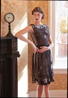 Gorgeous evening dress with beautiful detailed overlay. Tabard Pattern, Dress Overlay, Simple Evening Dress, Blithe Spirit, Journal Jewelry, Signs Of Spring, Sewing Lace, Outfit Korean, Jewelry Artist