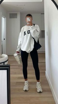 Outfits Leggins, Moda Academia, Modele Fitness, Gymwear Outfits, Look Legging, Cute Gym Outfits, Skandinavian Fashion, Gym Outfits, Legging Outfits