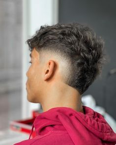 KLND🥷🏽 🥷🏽🥷🏽🥷🏽🥷🏽🥷🏽 on Instagram: “Burst Fade para @jordi.cp_14 ❤️‍🔥❤️‍🔥 Look en tendencia 🚀🥳💈🥷🏽 En klnd Todos los cortes q imagines ❤️‍🔥❤️‍🔥😉 #barbershop #barber…” Fade Haircut Curly Hair, Mullet Fade, Haircut Selfie, Photo Hijab, Mohawk Hairstyles Men, Mens Haircuts Short Hair, Men Haircut Curly Hair, Mullet Haircut, Mens Hairstyles Thick Hair