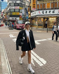 Japanese Fashion Street Tokyo Style, Japanese Outfits Street Style, Outfits For Japan, Japan Outfit Winter, Tokyo Fashion Street, Japan Ootd, Sofia Coelho