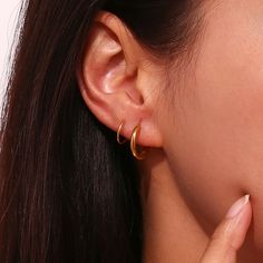 One of the nicest pairs of earrings ever are these faux double piercing huggies! Using just one earring, you may create the appearance of two piercings by twisting them into one hole. These earrings resemble two piercings. -Stainless Steel for durability, nickel free, lead free, copper free, and a hypoallergenic metal! -18k Gold Plating that will never come off -Waterproof, Tarnish and Rust Proof -Included: Right Earring and Left Earringyou never have to take them off! *These earrings fake a sec Earrings For First And Second Hole, Fake Double Piercing Earrings, 2 Earrings In One Ear, Double Percinings Ear Ideas, Second Hole Piercing Ideas, Double Piercing Earrings Ideas, Double Ear Piercing Ideas, 2 Ear Piercings, Double Lobe Piercing