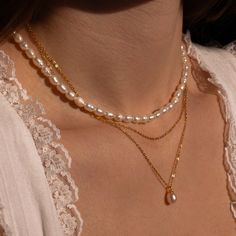 18K Gold-Plated Stainless Steel Freshwater Pearls Nickel-Free Lead-Free Hypoallergenic Lobster Clasp 14" Length 2" Extender Water Resistant Necklace Stack With Pearls, Pearl Necklace Layer, Gold Necklace Pearl, Necklace Ideas Gold, Pearl Necklace Aesthetic, Pearl Necklace Outfit, Pearl Diver, Floating Pearl Necklace, Petite Necklace