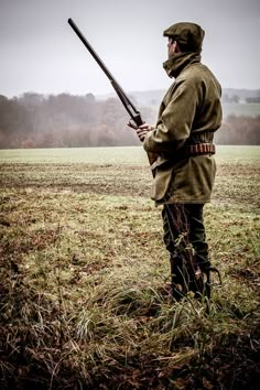 Pheasant Hunting Gear, Old Money Hunting, Hunt Aesthetic, Hunting Man, Grouse Hunting, English Hunting, Hunting Photos, Hunting Fashion