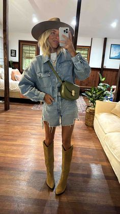 Socal Outfit Ideas, Tan Cowboy Hat Outfit, Winefest Outfit, Winter Arizona Outfits, Stockyards Fort Worth Outfit Fall, City Western Outfit, Wurstfest New Braunfels Outfit, Western Concert Outfit Fall, Fredericksburg Outfit